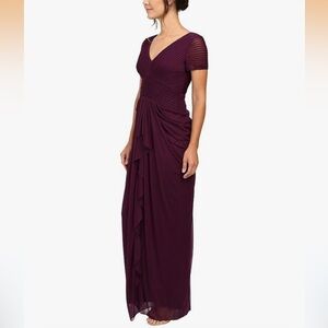 Adrianna Papell Women's Pin Tucked and Draped V-Neck Gown size 16